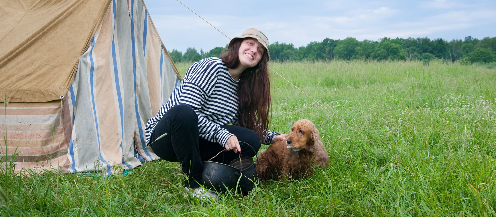 Fille italienne avec son chien cocker